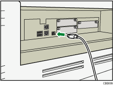 Illustration du raccordement du c&acirc;ble d'interface USB