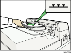Illustration de l'inserteur de l'unité de reliure sans couture